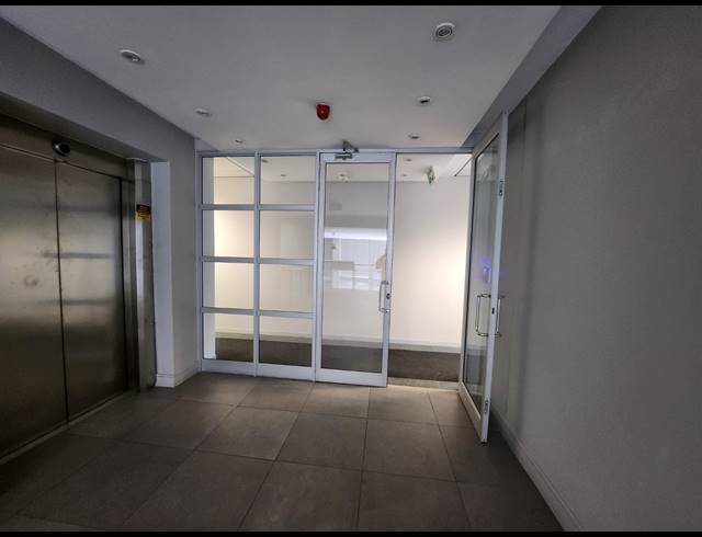 624M² OFFICE TO LET IN VORNA VALLEY